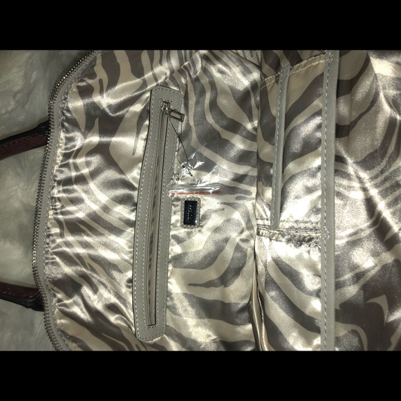 💜 Guess💜 - Picture 5 of 6